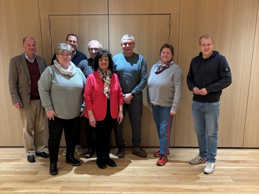 Die Teilnehmer der Veranstaltung im Philipp-Soldan-Forum. v.l.n.r.: Dr. Gero Hütte-von Essen, Katja Holzapfel-Weller, Thomas Rampe, Horst Knecht, Regine Frese (Seniorenbeirat), Rainer Wisker (Seniorenbeirat), Lilo Dirmeier (Seniorenbeirat), Tom Luca Rampe