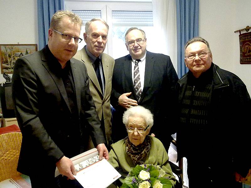 Seit 1946 im Einsatz für die CDU: Margarete Strauss (Mitte) mit (v.l.n.r.) Rainer Hesse, Lutz Klein, Bernd Siebert und Werner Klinge