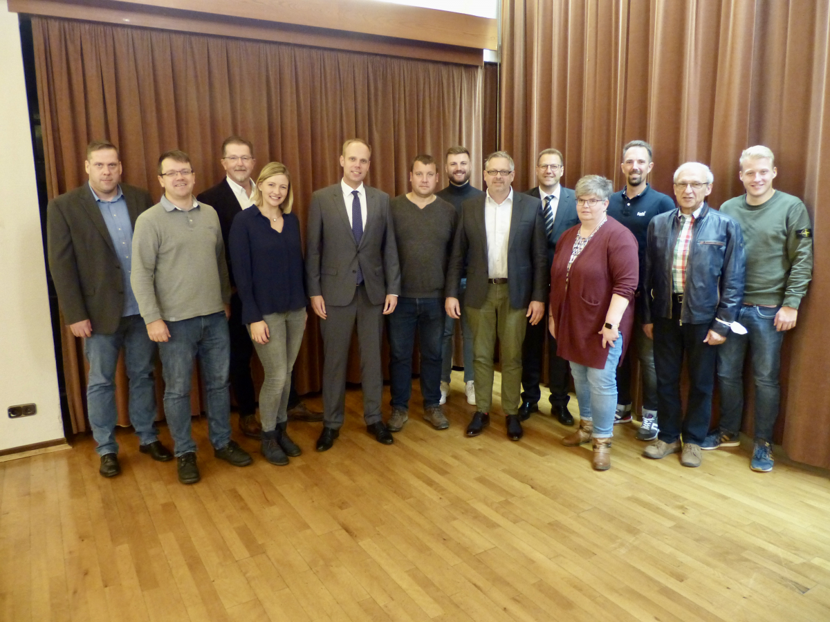 Der neugewählte Vorstand der CDU Frankenberg. V.l.n.r.: Thomas Dippel, Stadtverordnetenvorsteher Björn Jäger, Daniel Panzer, Ann-Christine Bornscheuer, Vorsitzender Thomas Müller, Timo Pitz, Johannes Müller, Dirk Breßler, Thomas Rampe, Katja Holzapfel-Weller, Christoph Müller, Horst Knecht und Luca Rampe. Es fehlen Kreistagsvorsitzender Rainer Hesse, Jannik Schwebel-Schmitt und Christopher Schneider